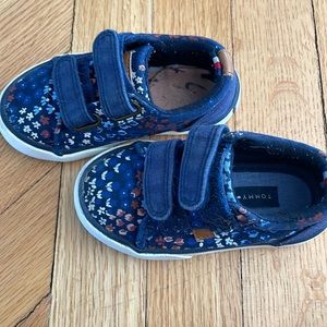Tommy Hilfiger Size 6 Toddler Shoes